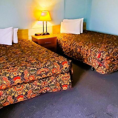Holiday Host Motel & Rv Park Sonora Exterior photo