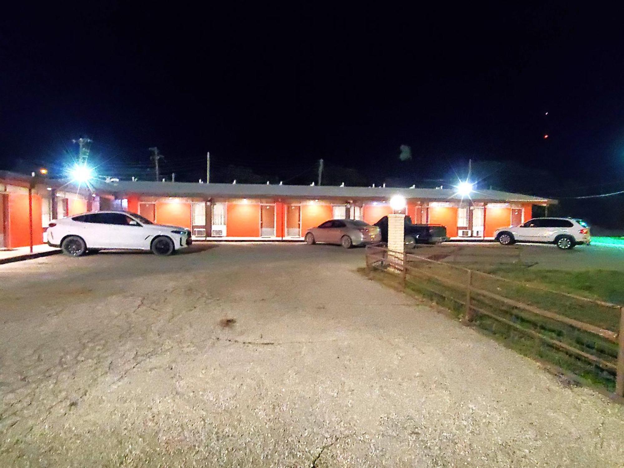 Holiday Host Motel & Rv Park Sonora Exterior photo