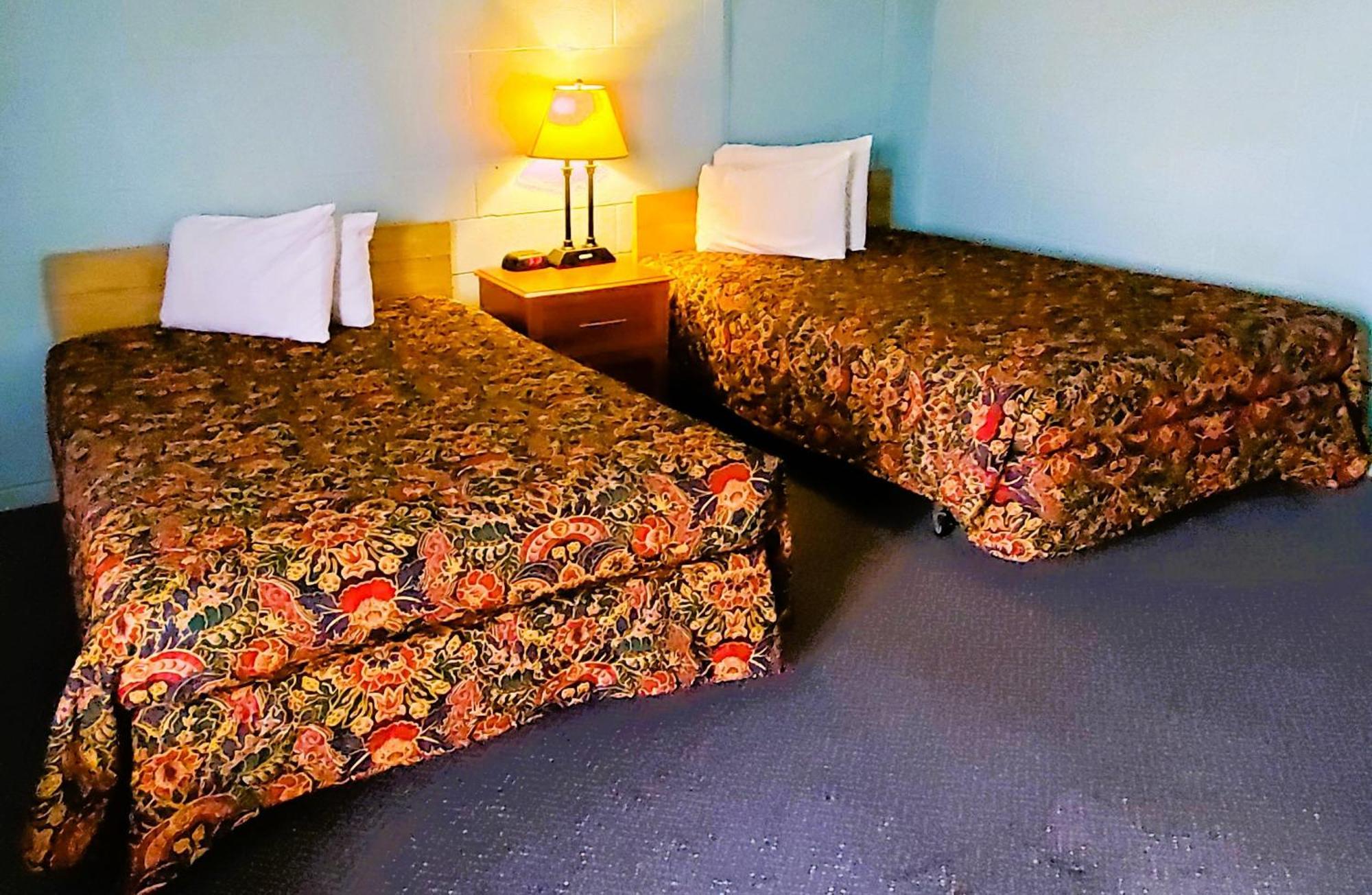 Holiday Host Motel & Rv Park Sonora Exterior photo